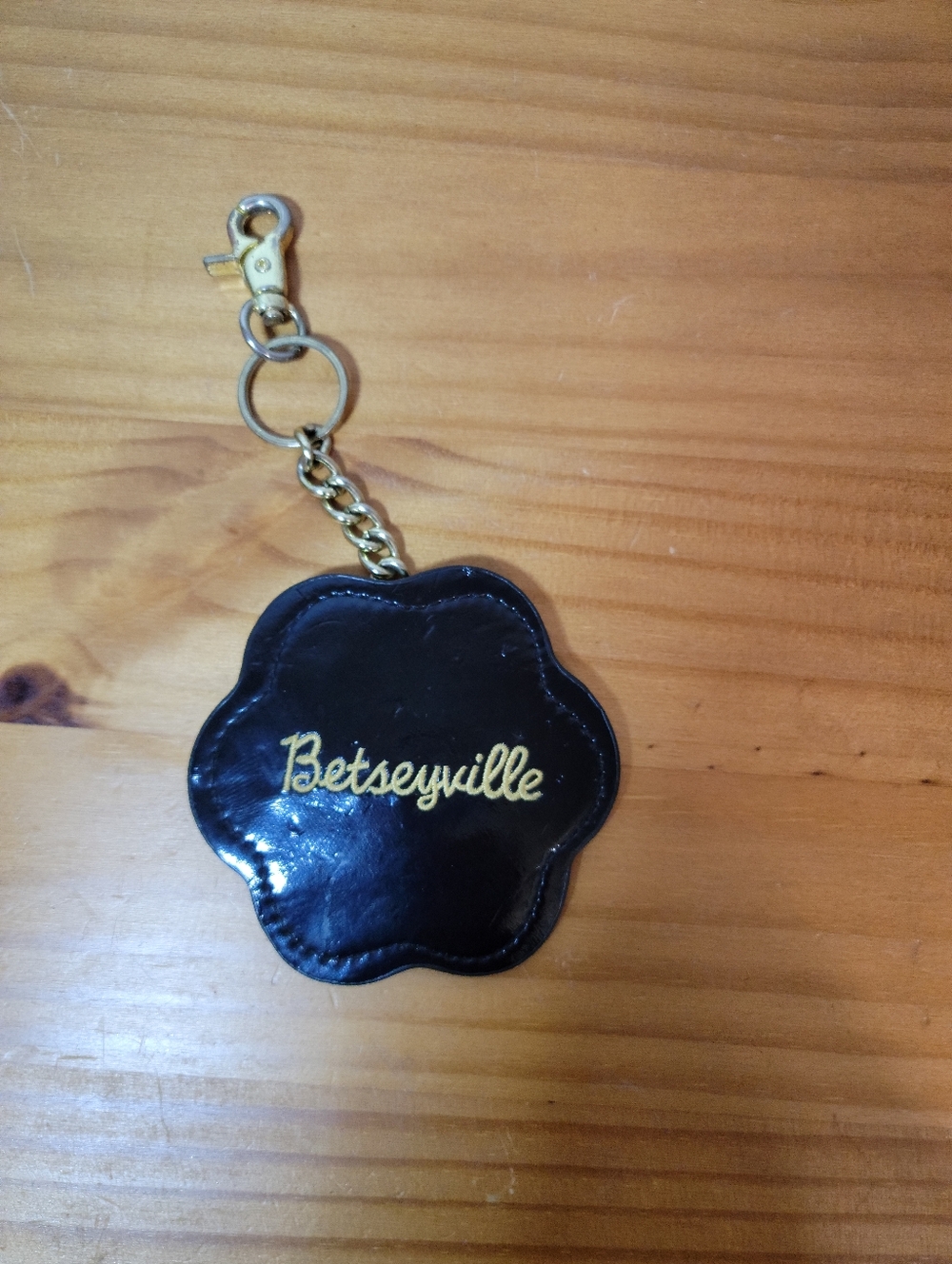 BETSEYVILLE NETSEY JOHNSONE KEY CHAIN/ BAG CHARM